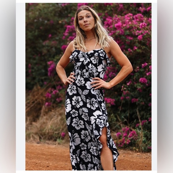 Volcom Coco Ho Black White Bodice tie and Thigh High Slit Maxi Dress size XS new - Picture 1 of 8